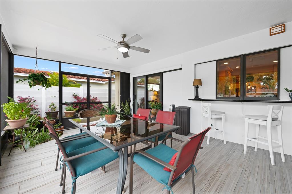 4700 Grant Street Hollywood, FL 33021 - Photo 25 of 32 a living room with furniture and a large window