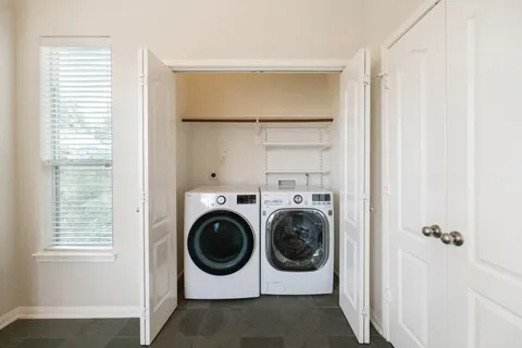 a view of a yard with a house