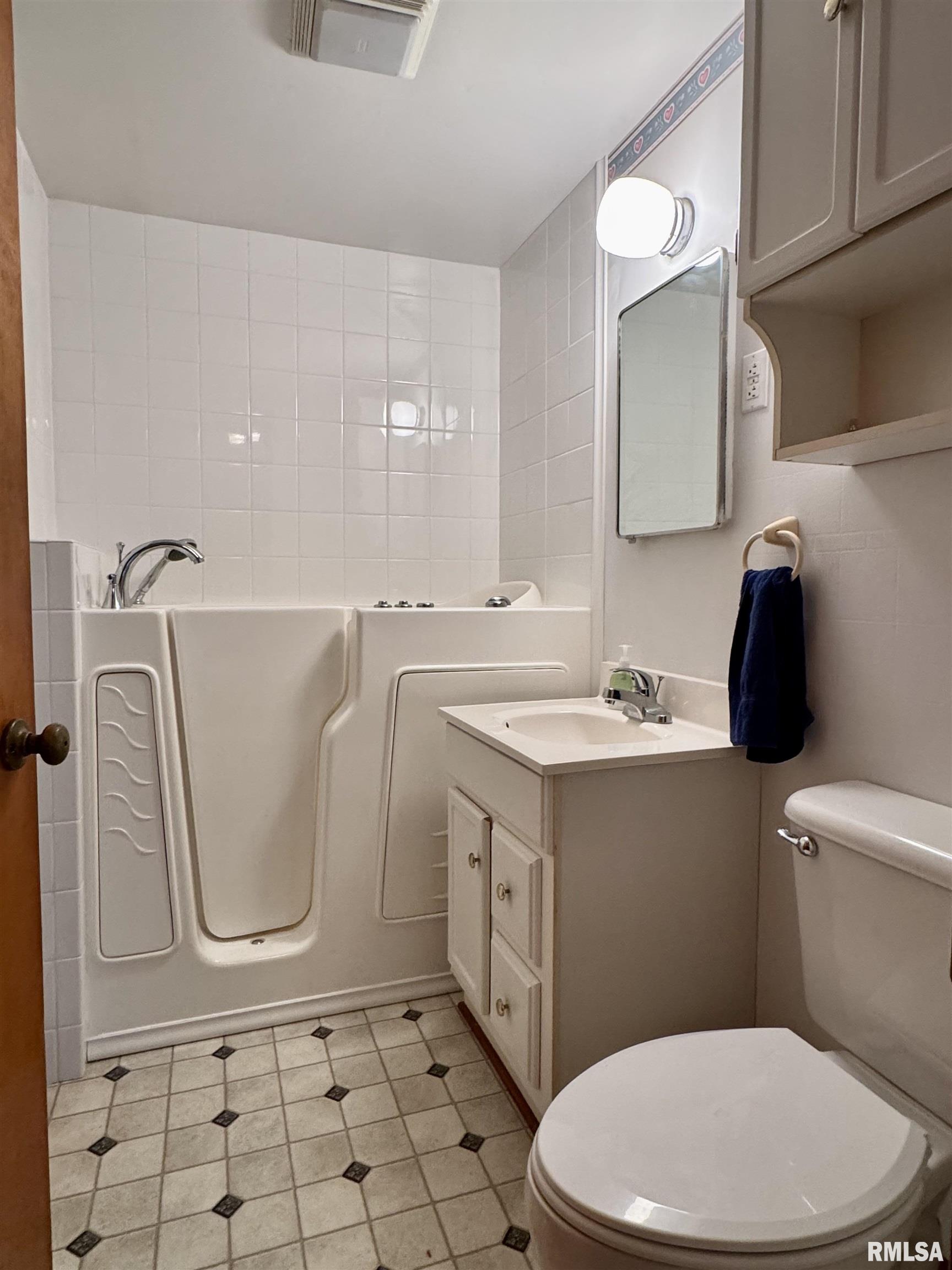 12144 North 1050th Road Macomb, IL 61455 - Photo 23 of 39