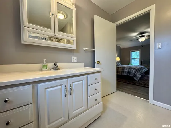 $163,000 | 12144 North 1050th Road, Macomb, IL 61455