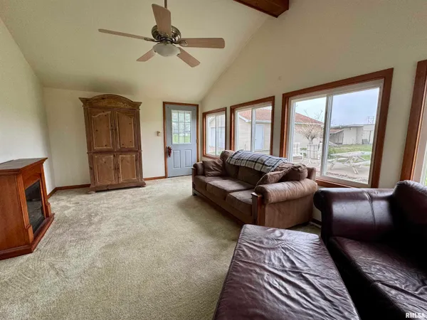 $163,000 | 12144 North 1050th Road, Macomb, IL 61455