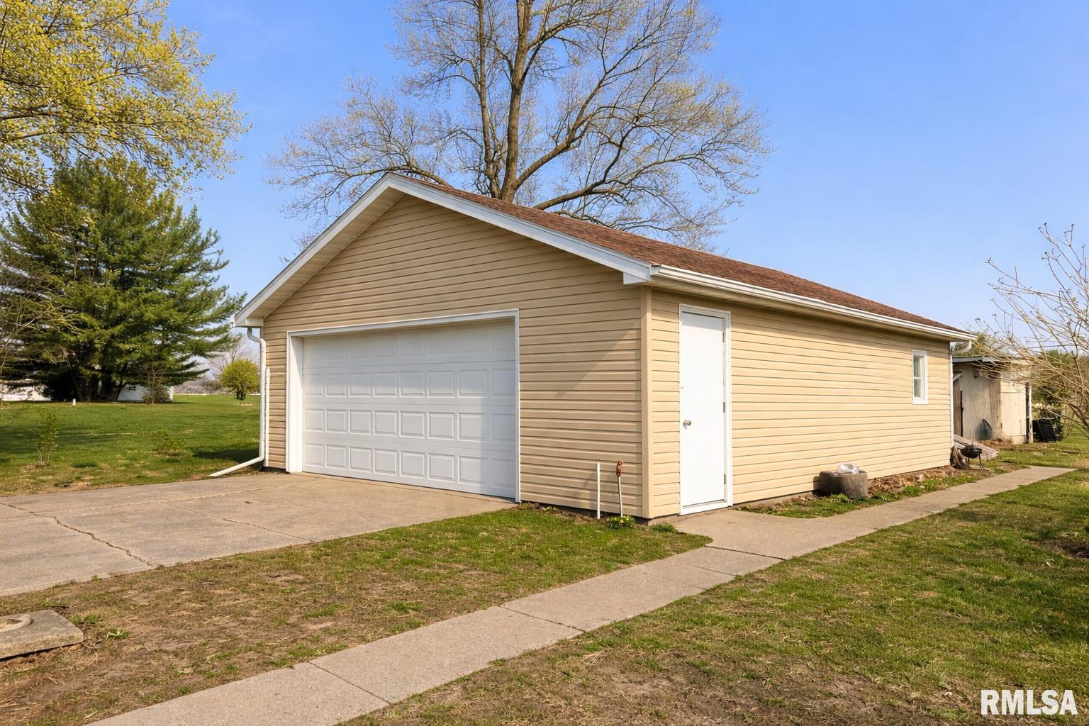 12144 North 1050th Road Macomb, IL 61455 - Photo 4 of 4