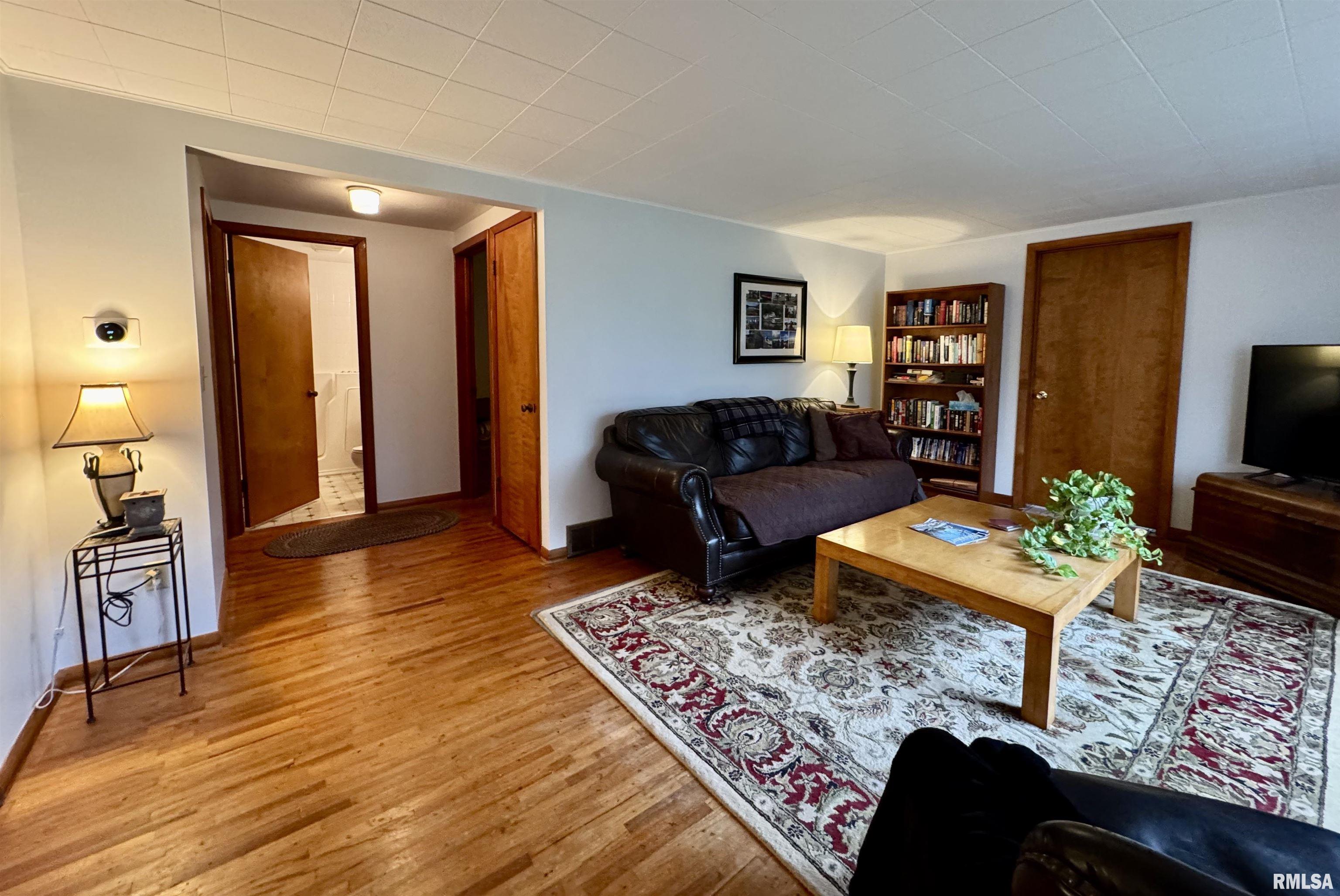 12144 North 1050th Road Macomb, IL 61455 - Photo 5 of 39