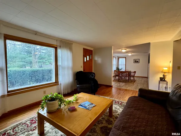 $163,000 | 12144 North 1050th Road, Macomb, IL 61455