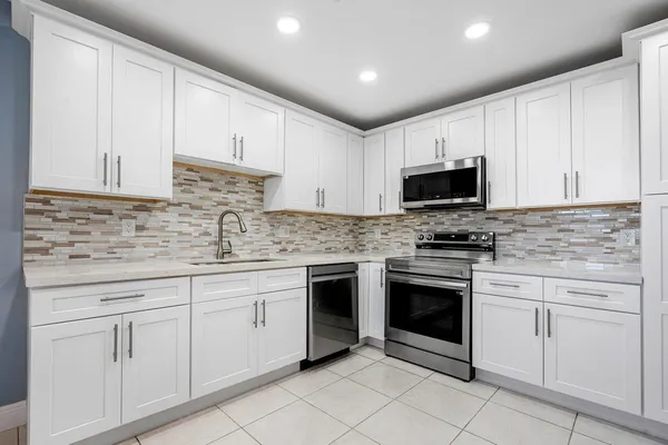 $1,975 | 1740 Northwest 19th Terrace, Unit 204, Delray Beach, FL 33445