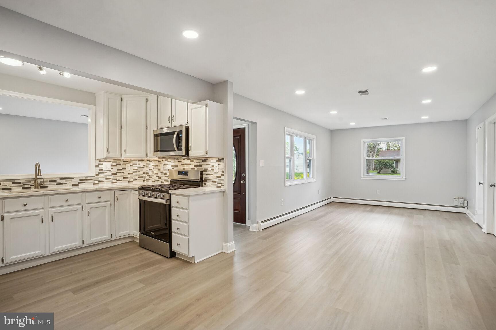14416 Lamar Road Woodbridge, VA 22191 - Photo 3 of 20 Eat-In Kitchen Opens to Living Room