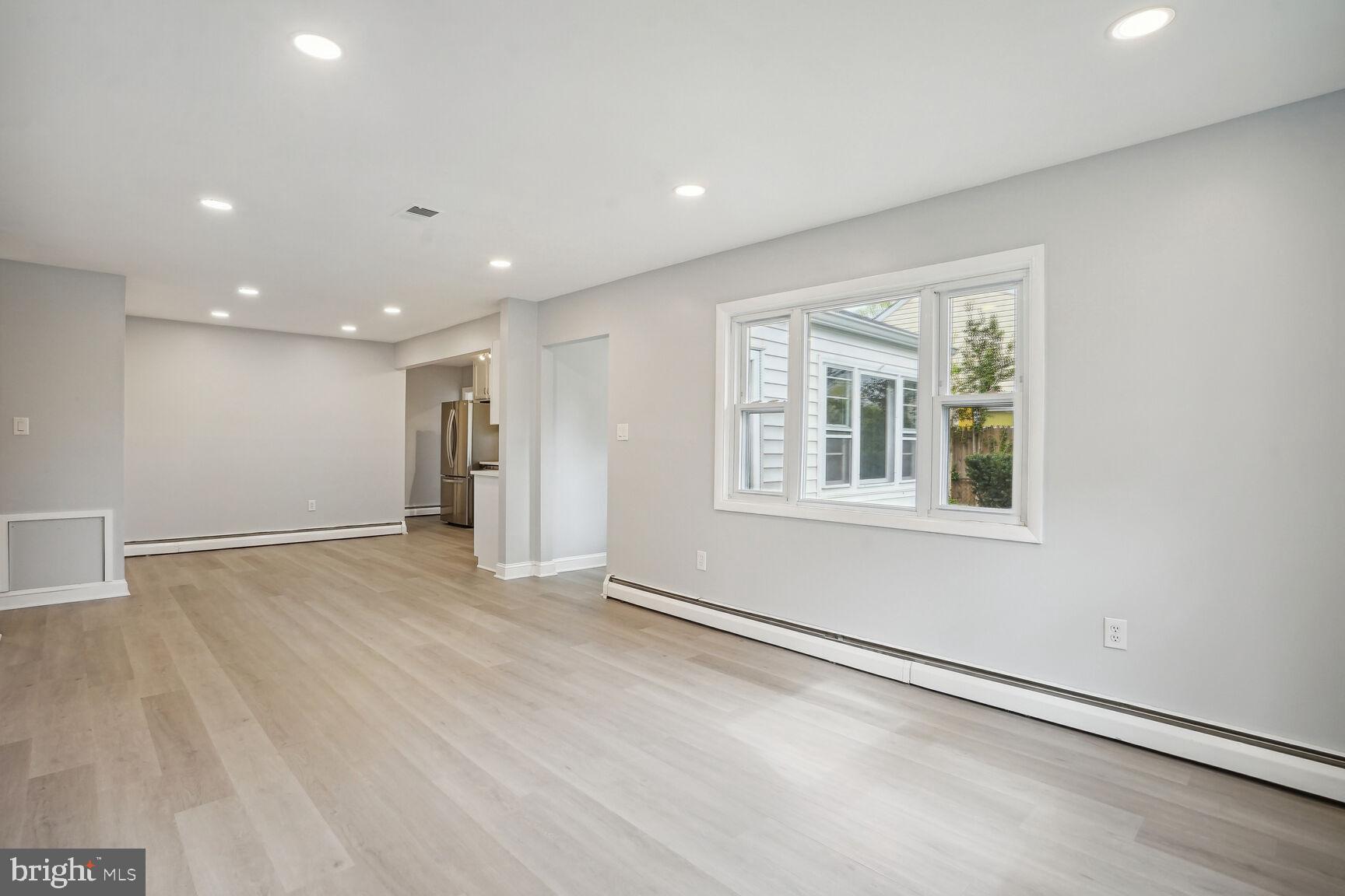 14416 Lamar Road Woodbridge, VA 22191 - Photo 4 of 20 Living Room