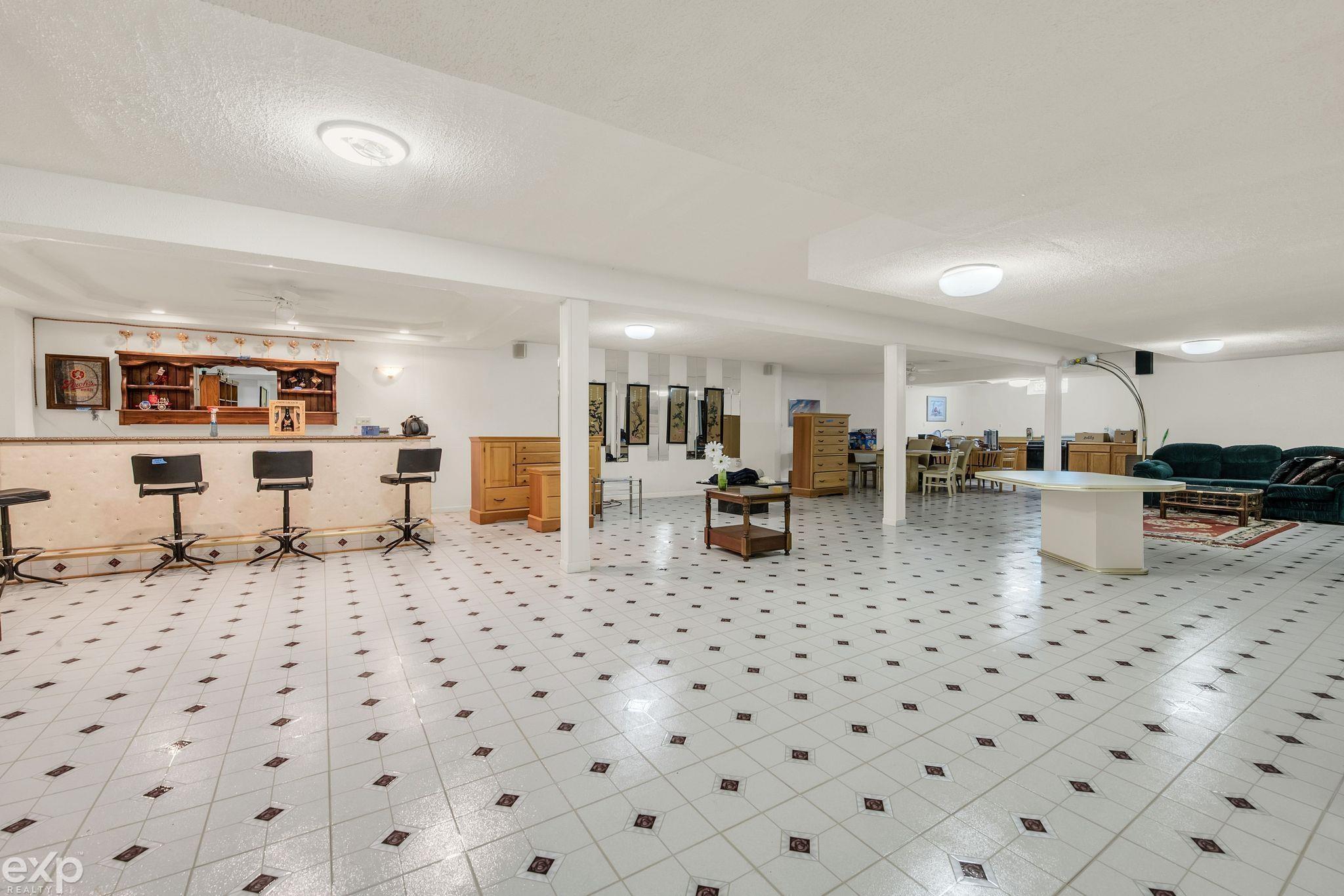 23890 Hall Road Woodhaven, MI 48183 - Photo 3 of 39