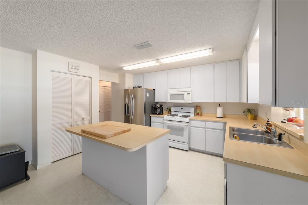 9749 Southwest 97th Street Ocala, FL 34481 - Photo 19 of 44