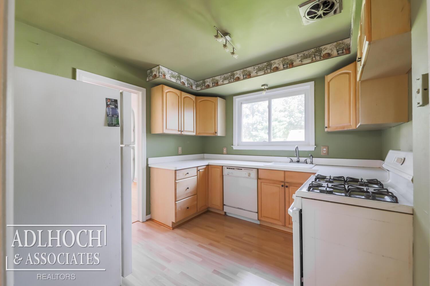 1048 Vernier Road Grosse Pointe Woods, MI 48236 - Photo 9 of 16