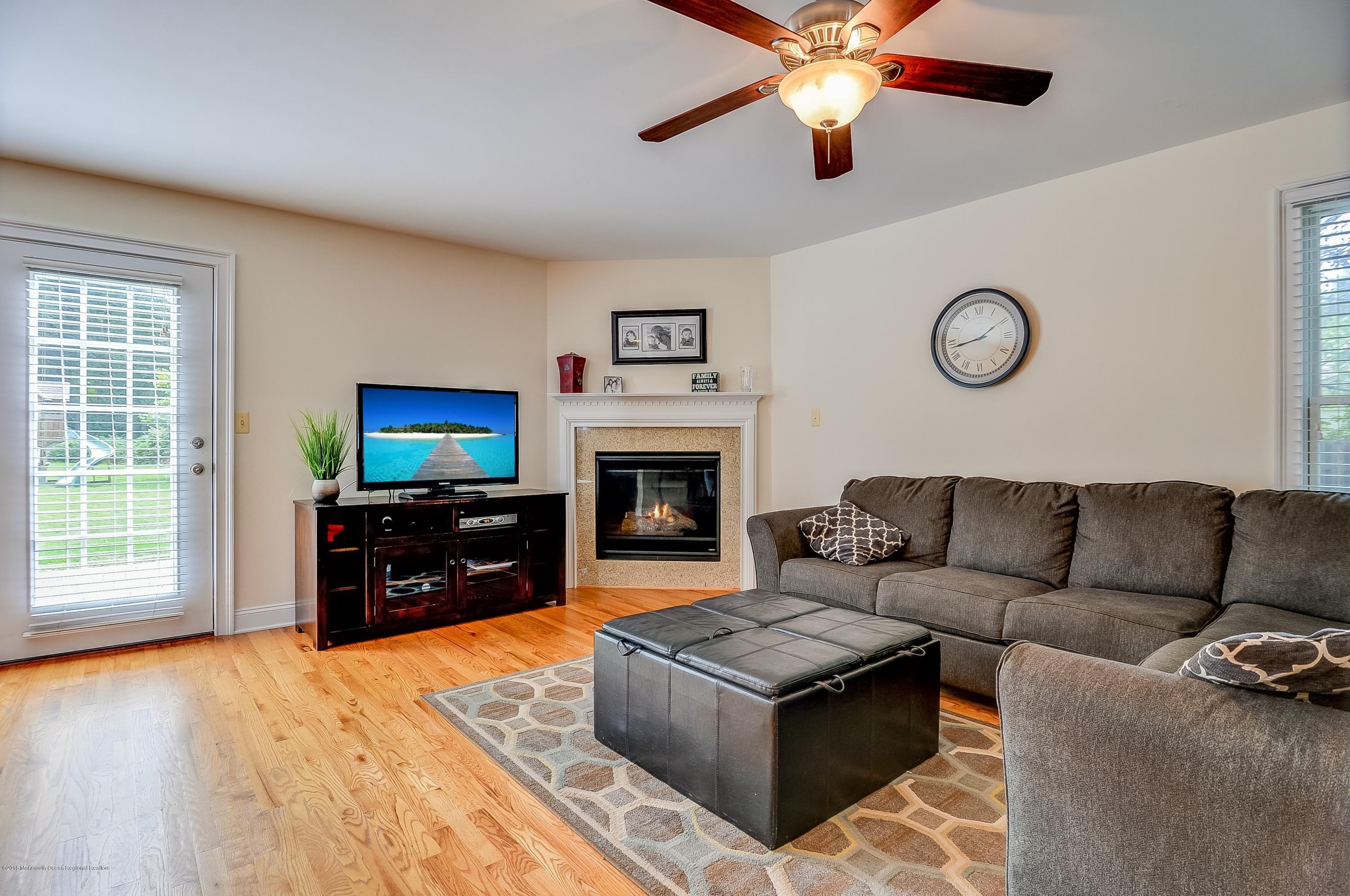 309 Florence Road Middletown, NJ 07748 - Photo 5 of 29 005_Living