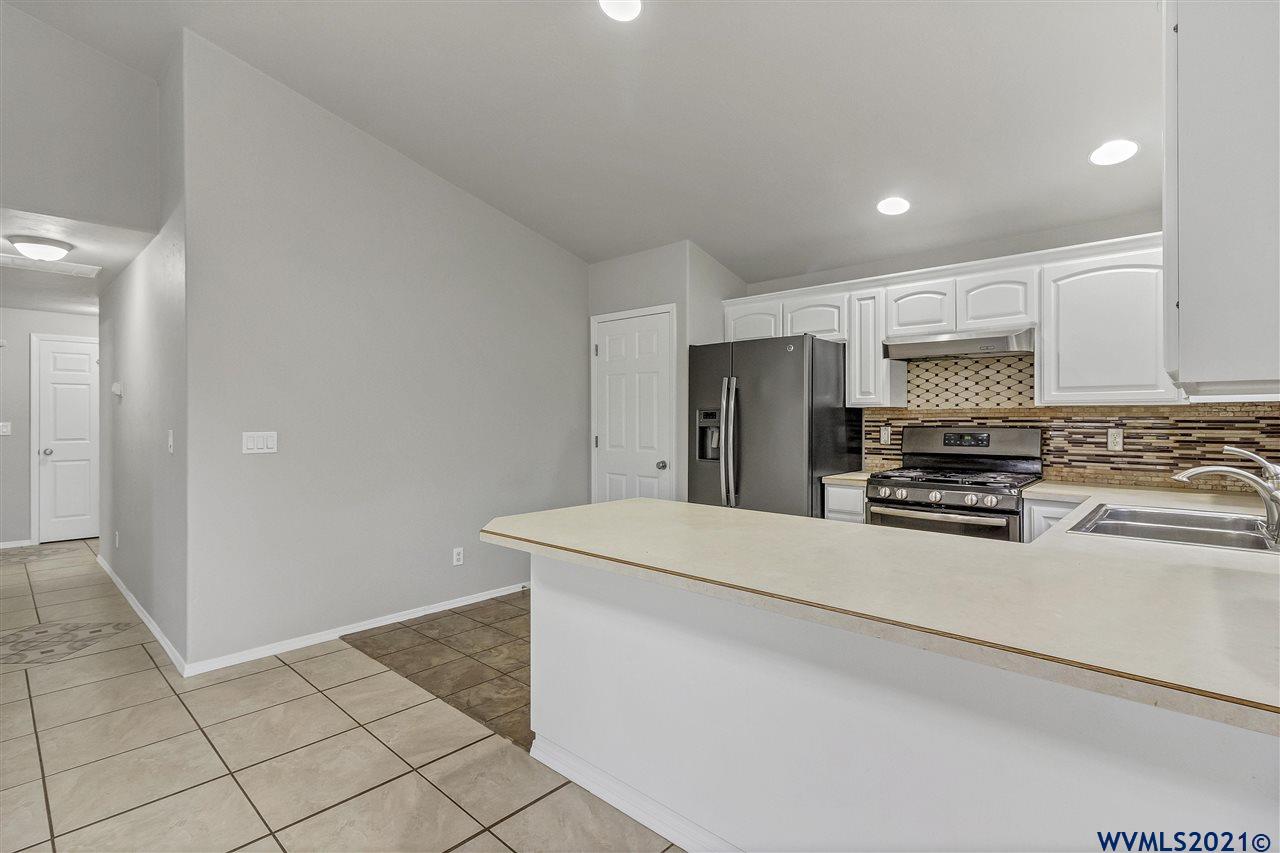 1900 Summerfield Court Southwest Albany, OR 97321 - Photo 6 of 23