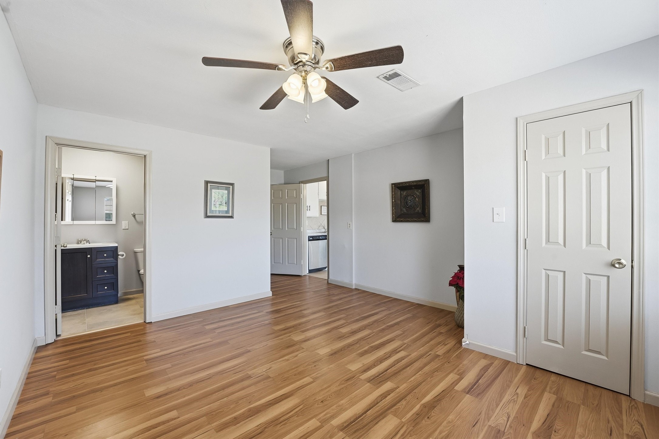 13915 Nitida Street Houston, TX 77045 - Photo 11 of 32