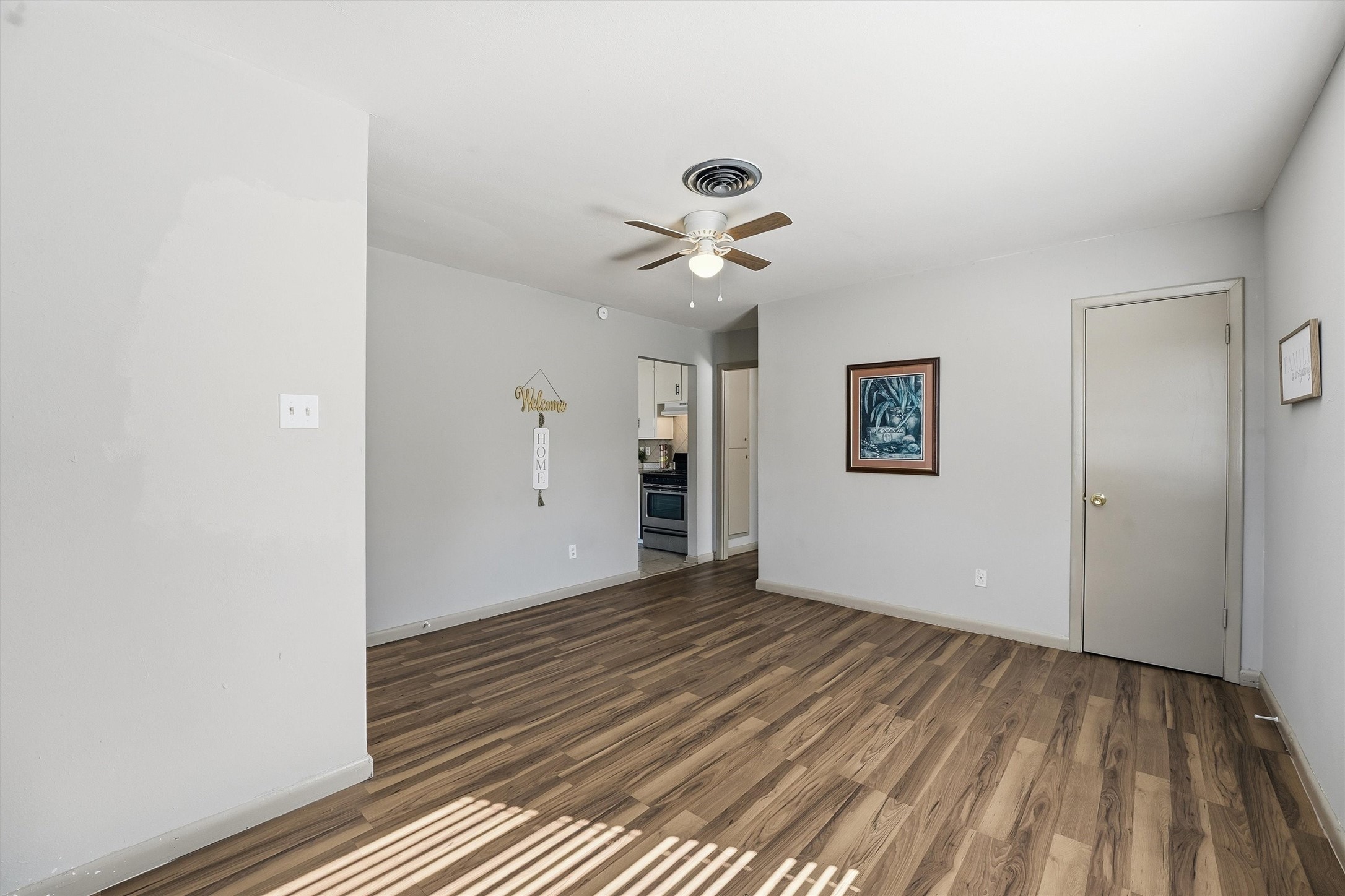 13915 Nitida Street Houston, TX 77045 - Photo 5 of 32