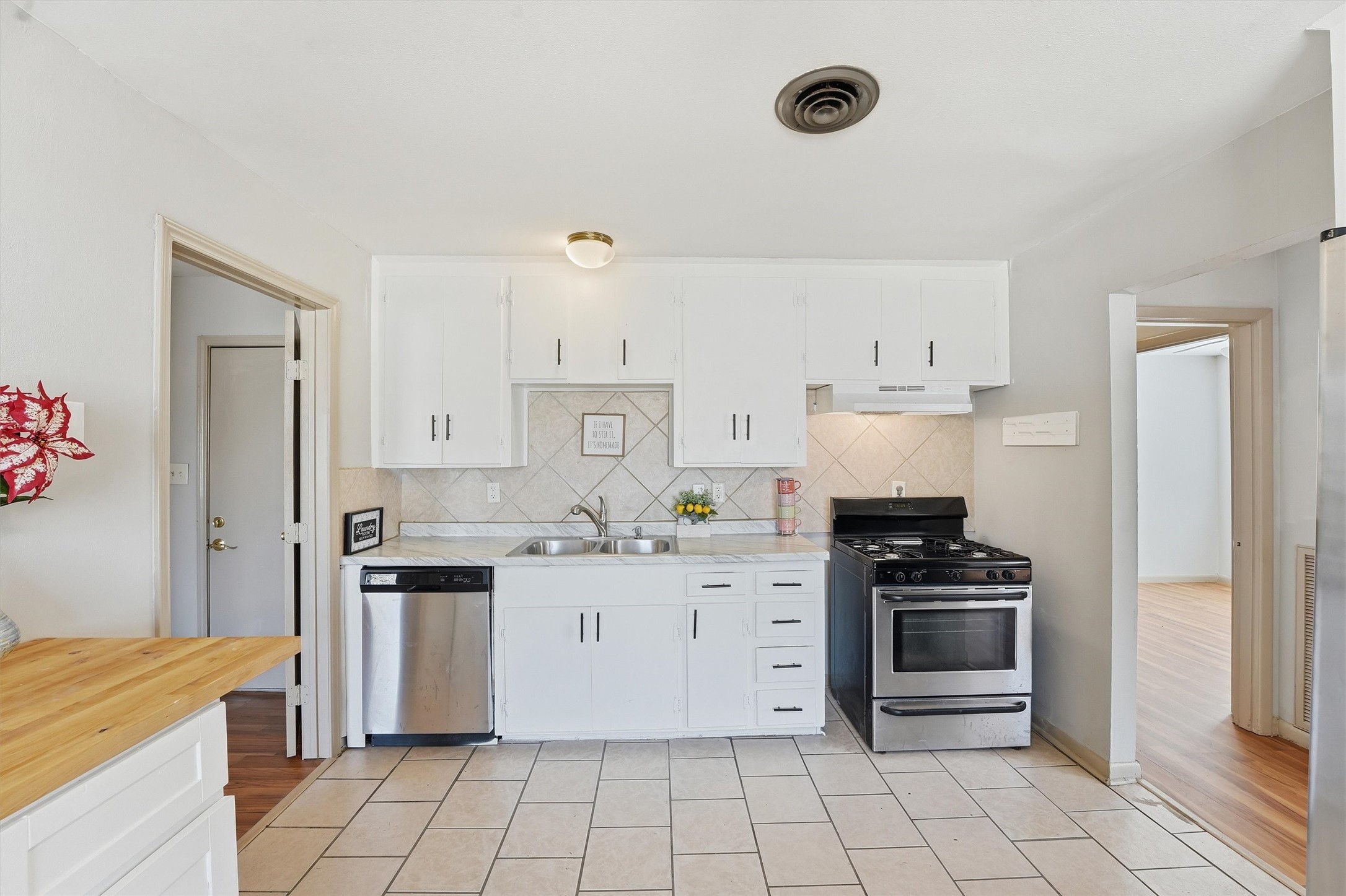 13915 Nitida Street Houston, TX 77045 - Photo 7 of 32