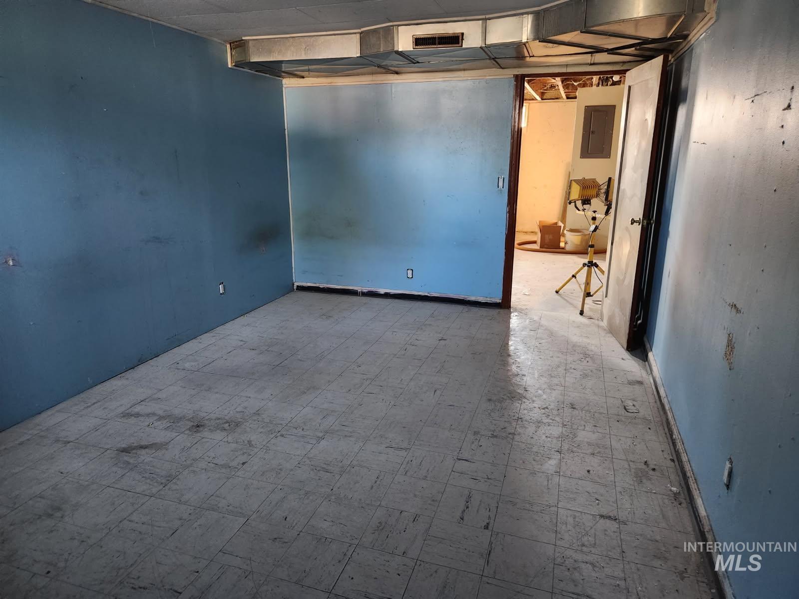 525 North 4th Street Nyssa, OR 97913 - Photo 13 of 17 Unfurnished room featuring light flooring