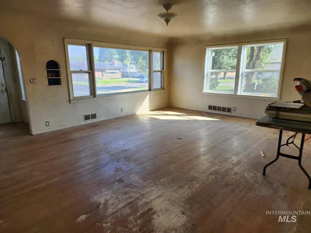 $250,000 | 525 North 4th Street, Nyssa, OR 97913