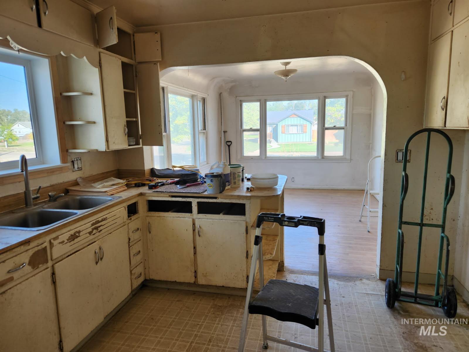 525 North 4th Street Nyssa, OR 97913 - Photo 6 of 17 Kitchen with light countertops, arched walkways, a peninsula, and open shelves