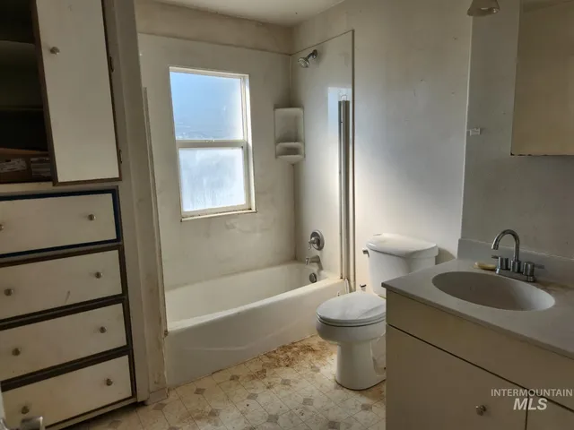 $250,000 | 525 North 4th Street, Nyssa, OR 97913