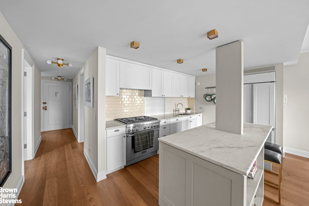 32 Washington Square West, Unit 14E Manhattan, NY 10011 - Photo 11 of 28