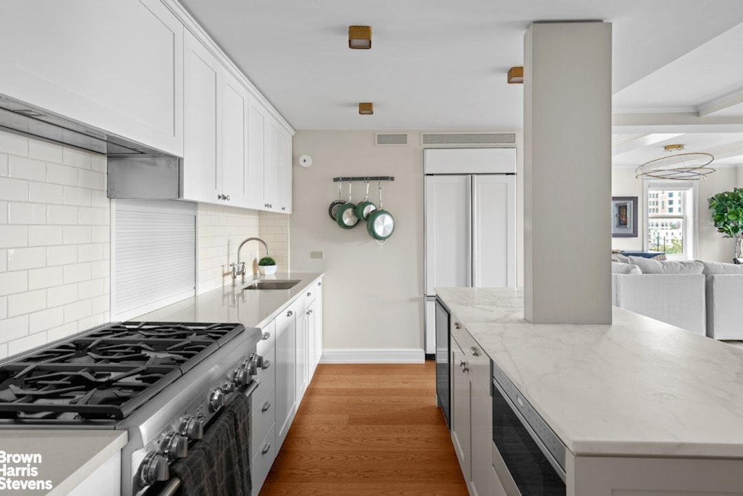 32 Washington Square West, Unit 14E Manhattan, NY 10011 - Photo 12 of 28