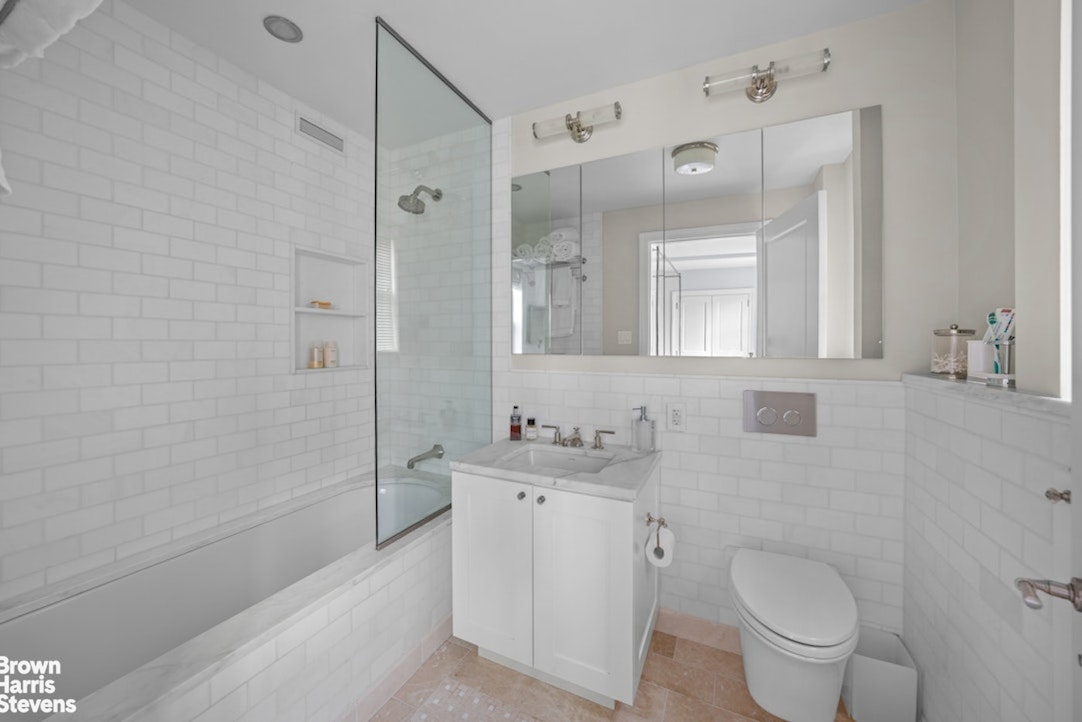 32 Washington Square West, Unit 14E Manhattan, NY 10011 - Photo 19 of 28