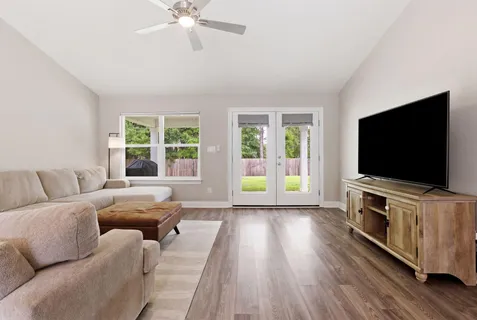$348,900 | 5624 Charter Circle, Gulf Breeze, FL 32563