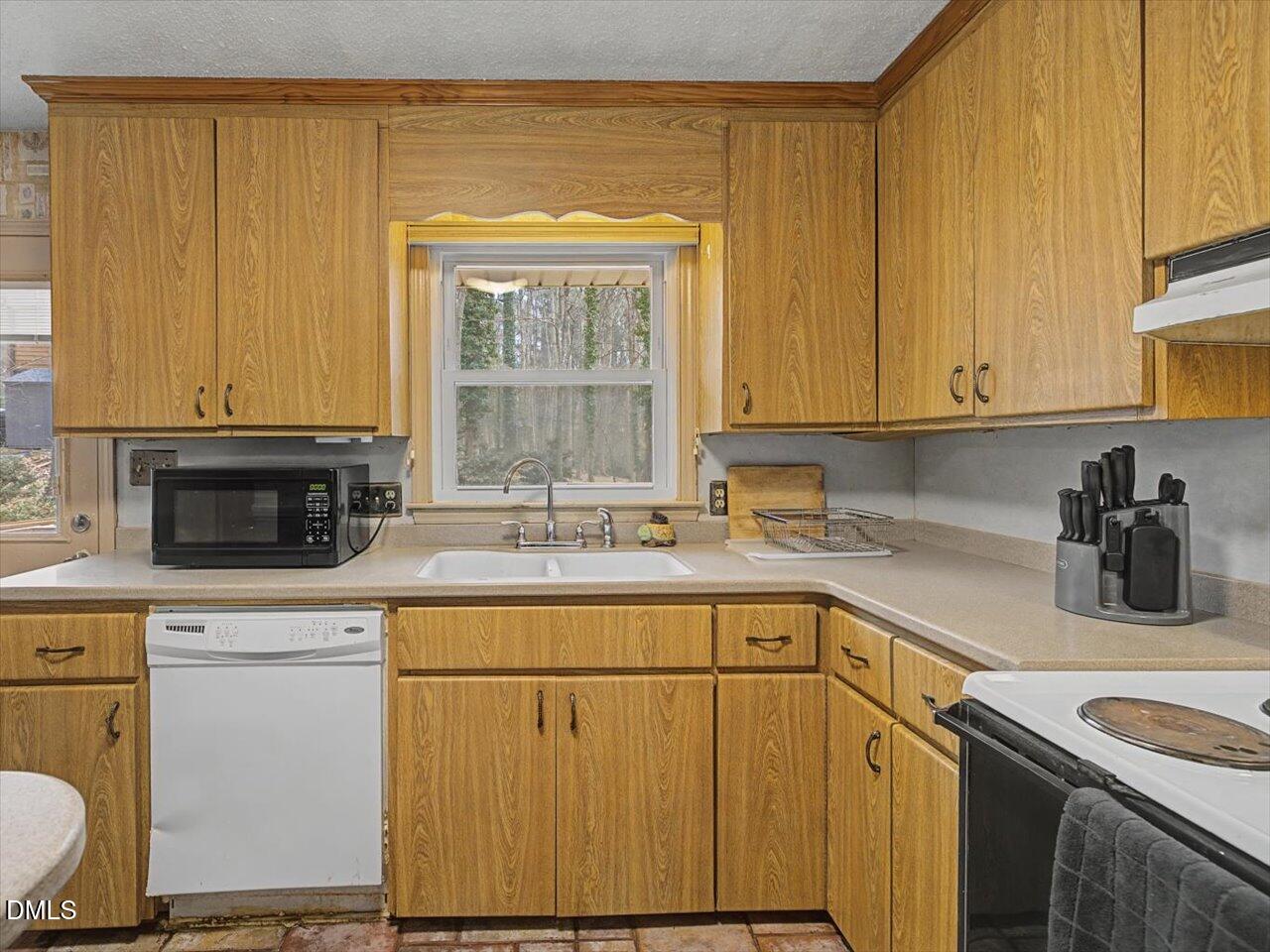 1506 Baker Road Raleigh, NC 27607 - Photo 20 of 77 18-Kitchen