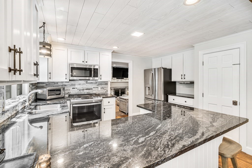 27 Jefferson Road Franklin, MA 02038 - Photo 13 of 42 Gallery Image 13
