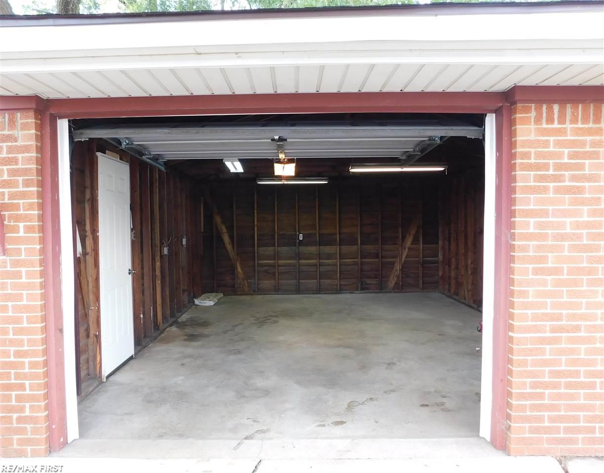 18021 East Thirteen Mile Road Fraser, MI 48026 - Photo 34 of 35 50050390-34.JPG