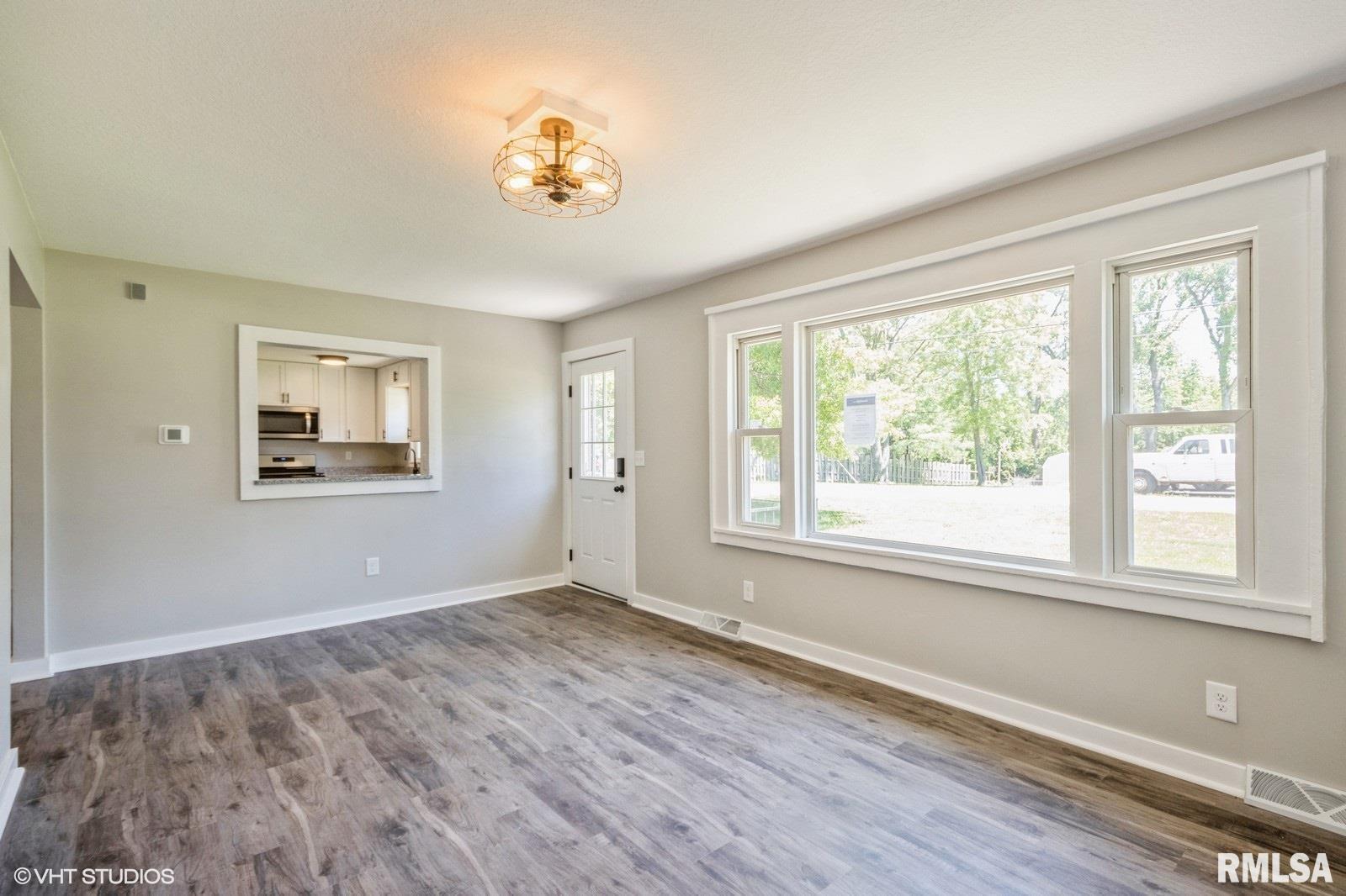 3535 South Skyline Avenue Decatur, IL 62521 - Photo 2 of 15