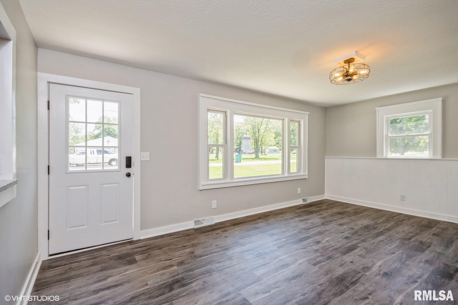 3535 South Skyline Avenue Decatur, IL 62521 - Photo 3 of 15