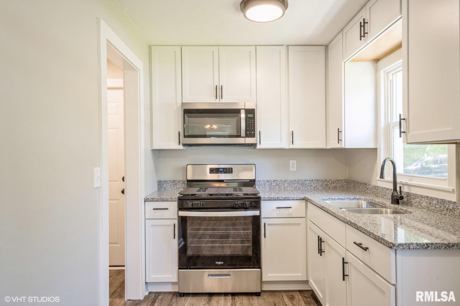 3535 South Skyline Avenue Decatur, IL 62521 - Photo 6 of 15