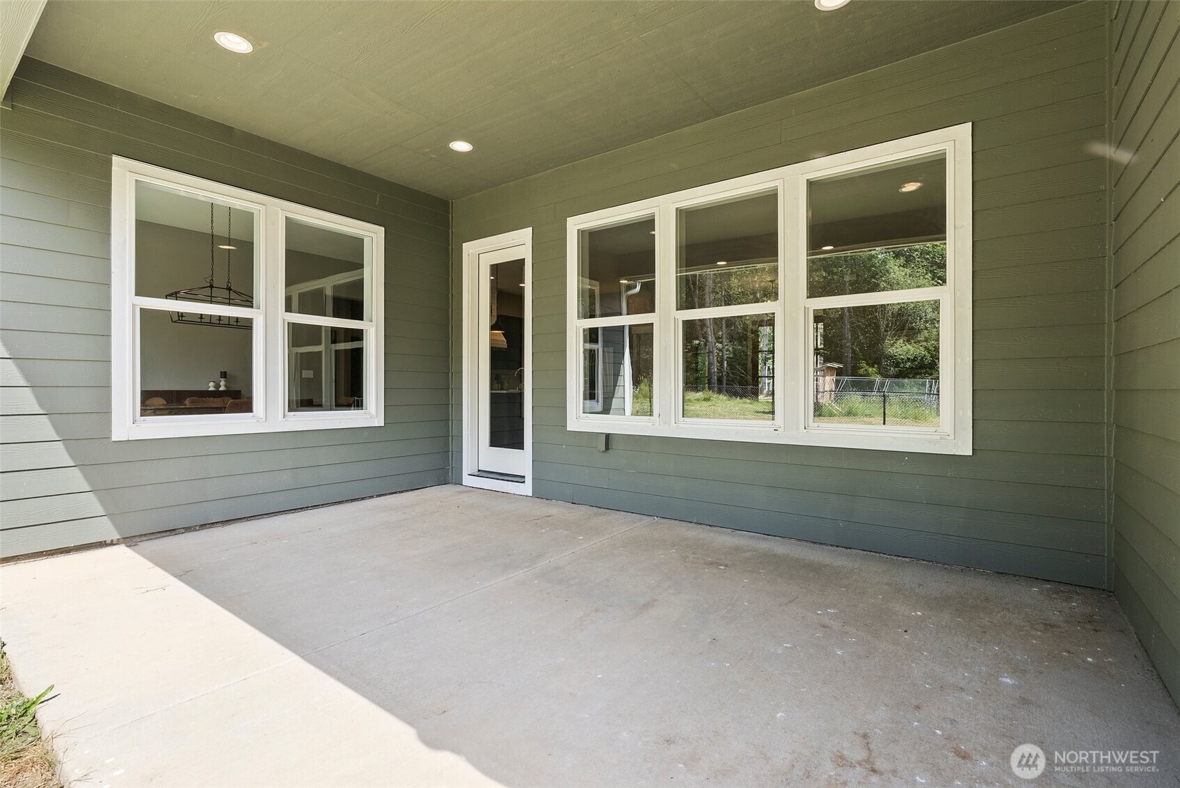 809 Southwest Gertrude Avenue Winlock, WA 98596 - Photo 32 of 40 a view of an empty room with a window