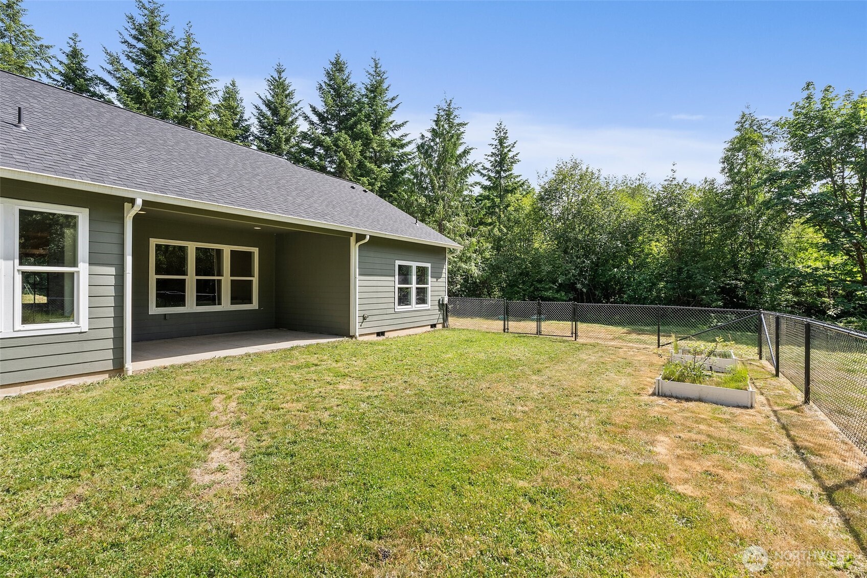 809 Southwest Gertrude Avenue Winlock, WA 98596 - Photo 34 of 40 a house with swimming pool in front of it