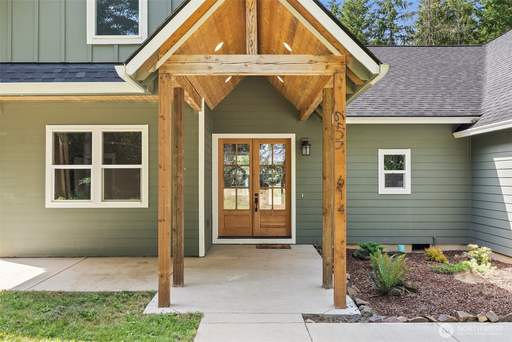 809 Southwest Gertrude Avenue Winlock, WA 98596 - Photo 4 of 40 a front view of a house