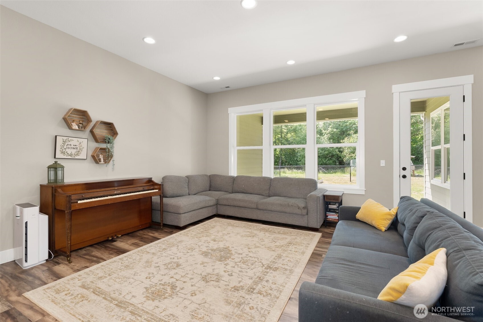 809 Southwest Gertrude Avenue Winlock, WA 98596 - Photo 6 of 40 a living room with furniture and a window