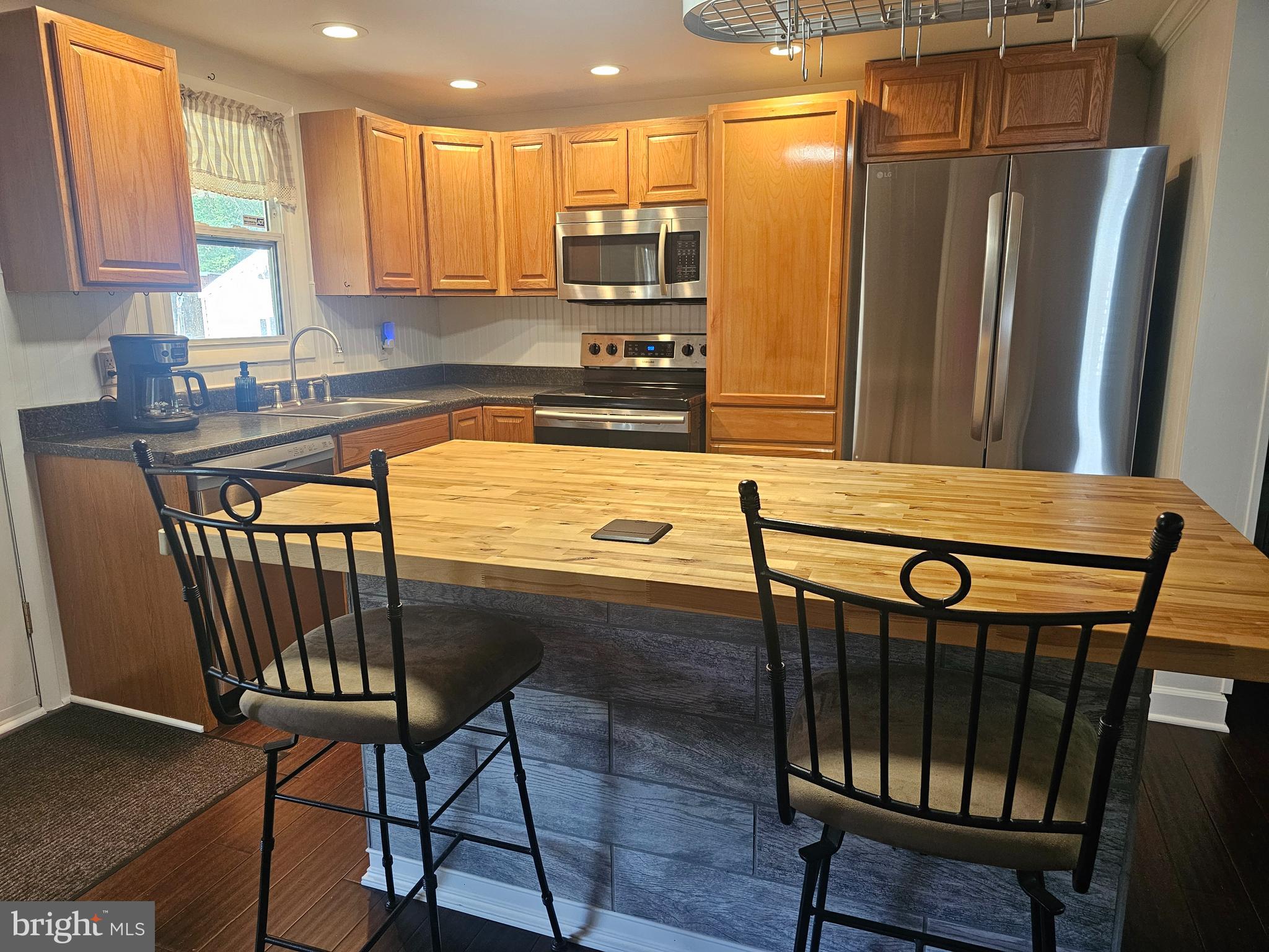 8421 Pamunkey Road Spotsylvania, VA 22551 - Photo 23 of 47 SEATING AT ISLAND