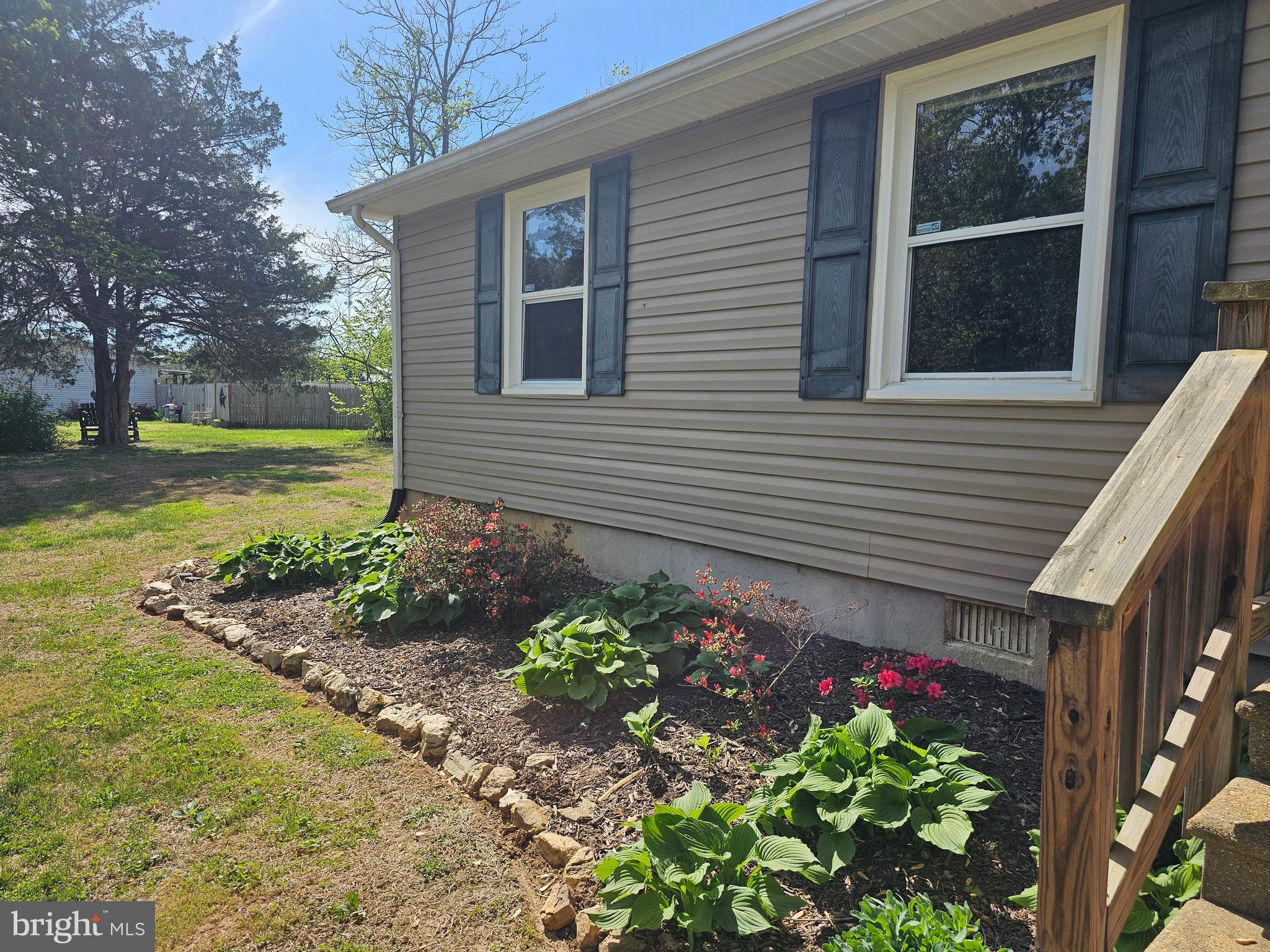 8421 Pamunkey Road Spotsylvania, VA 22551 - Photo 6 of 47 FRONT YARD GARDEN