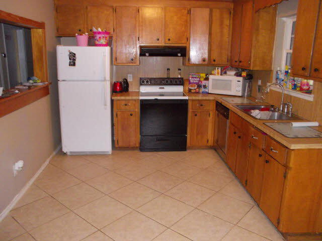 18812 Crocker Lane Foley, AL 36535 - Photo 5 of 14 kitchen