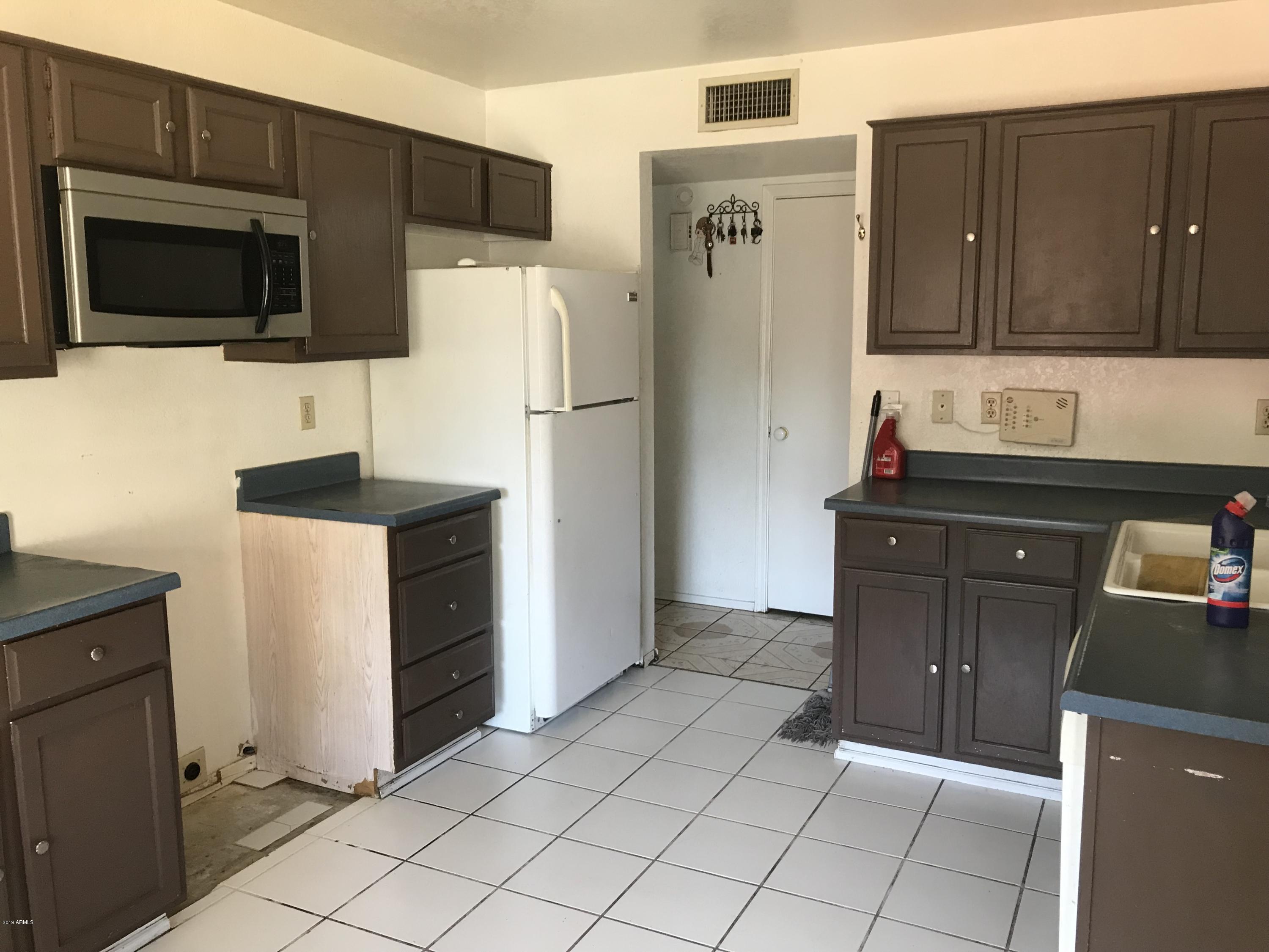 7437 West Ocotillo Road Glendale, AZ 85303 - Photo 7 of 20 7437 W Ocotillo Rd kitchen