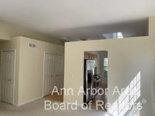$2,550 | 1318 Nottington Court, Unit 40, Ann Arbor, MI 48103