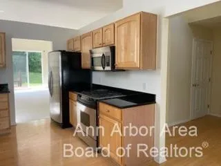 $2,550 | 1318 Nottington Court, Unit 40, Ann Arbor, MI 48103