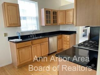 1318 Nottington Court, Unit 40 Ann Arbor, MI 48103 - Photo 17 of 27 Photo 17