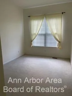 $2,550 | 1318 Nottington Court, Unit 40, Ann Arbor, MI 48103
