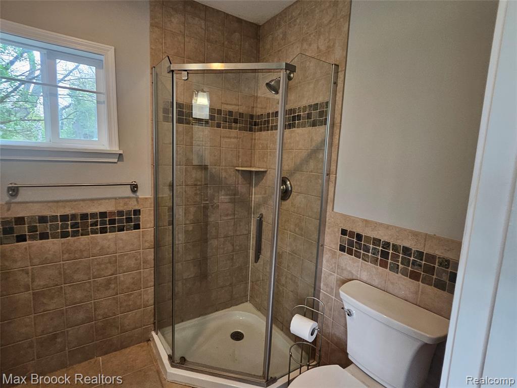 3221 Union Lake Road Commerce Township, MI 48382 - Photo 4 of 20