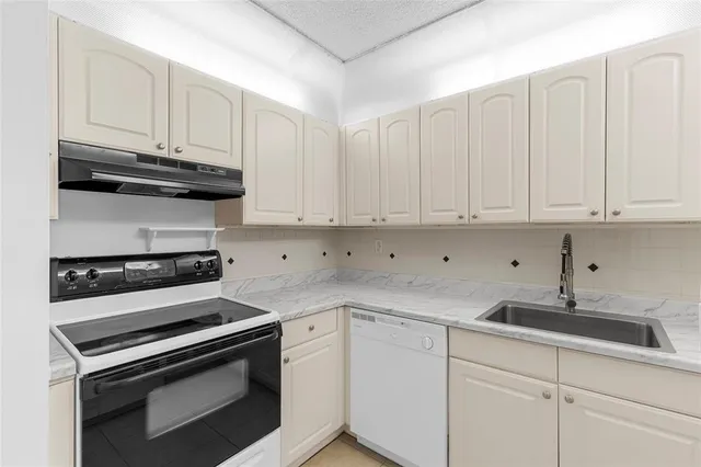$190,000 | 2661 Riverside Drive, Unit 2, Coral Springs, FL 33065