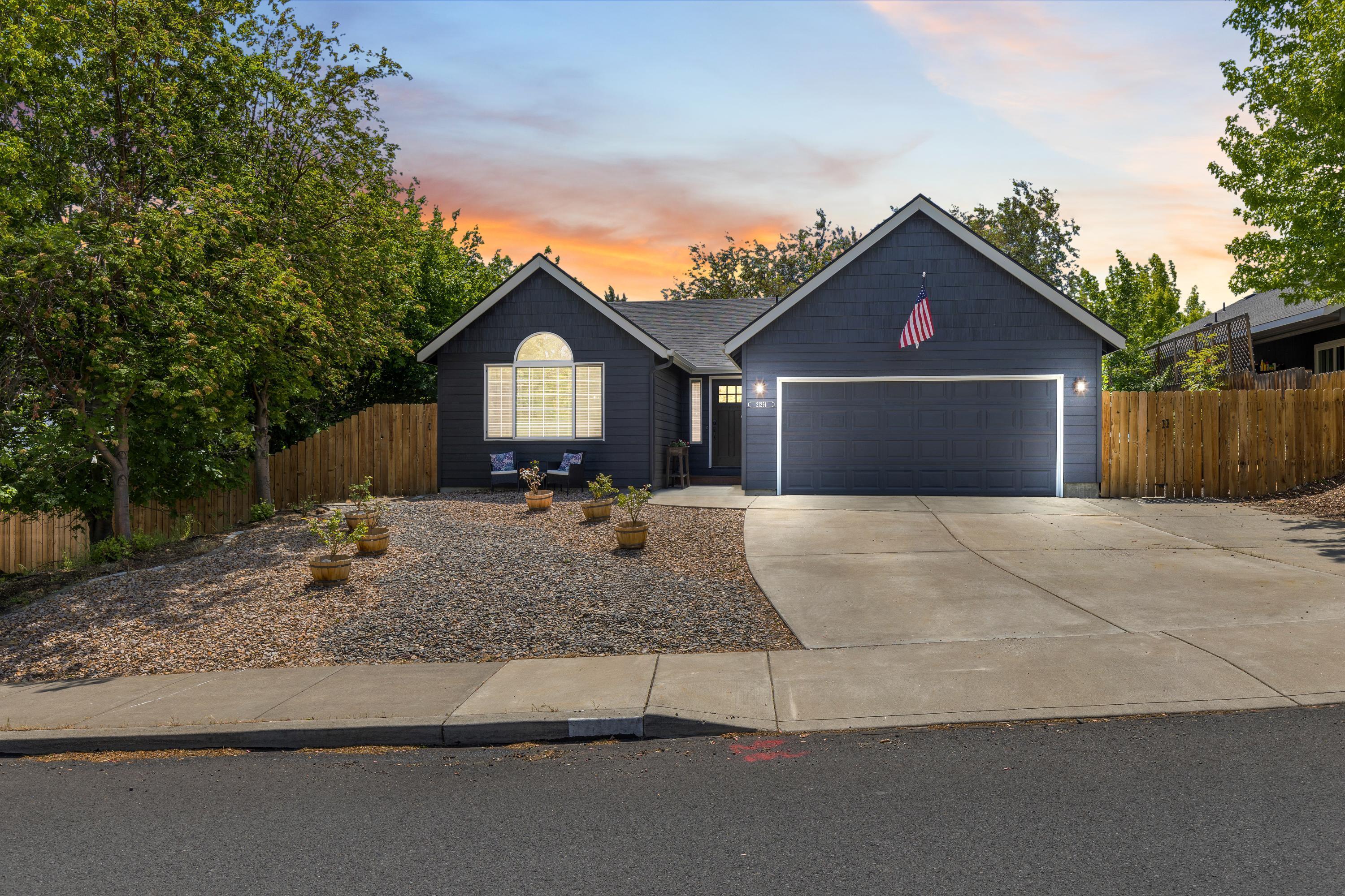 21291 Keyte Road Bend, OR 97701 - Photo 26 of 29 520A8081JennMontoyaPhotography copy (1)