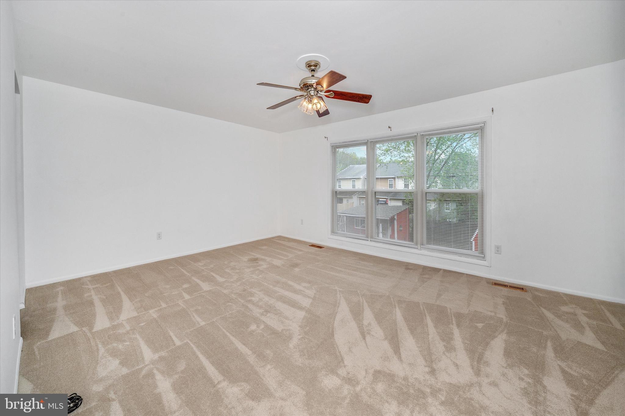 5 Farnsworth Road Newark, DE 19713 - Photo 3 of 31 Living Room