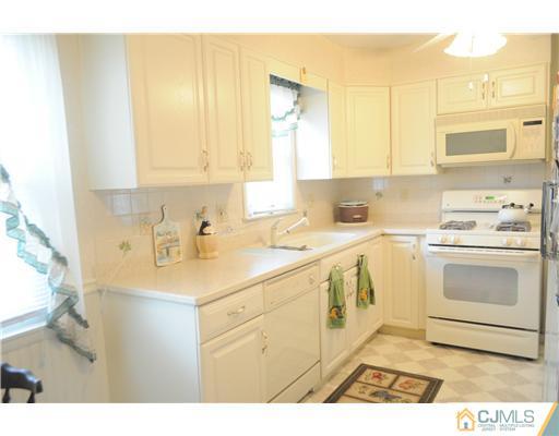 46 Highview Road East Brunswick, NJ 08816 - Photo 5 of 17 Gallery Image 5